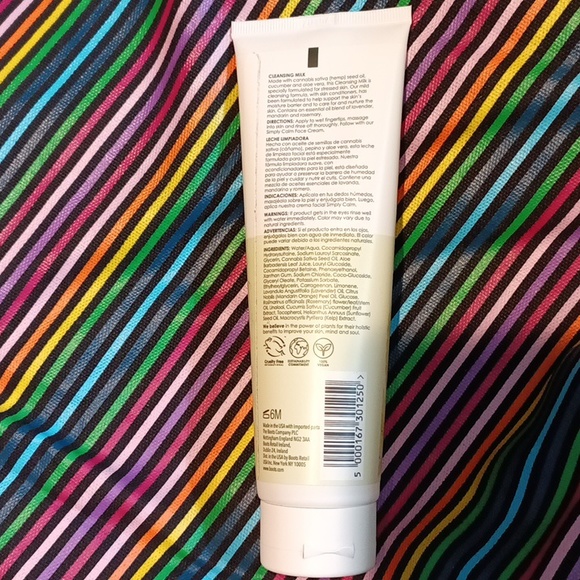 Simply Calm Cleansing Milk minimalist - Picture 5 of 10